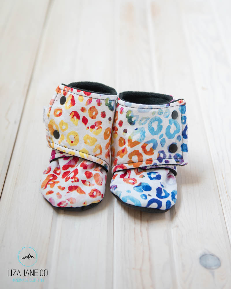 Stay-on Baby Booties | Rainbow Leopard