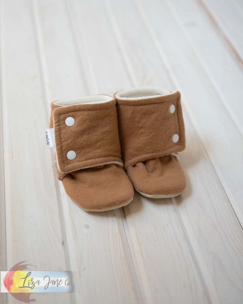 Stay-on Baby Booties | Tan and White
