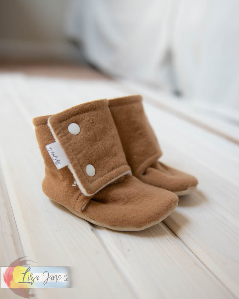 Stay-on Baby Booties | Tan and White