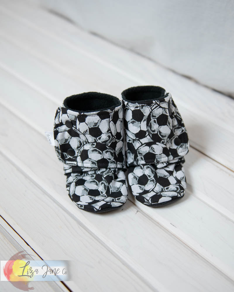 Stay-on Baby Booties | Soccer Balls