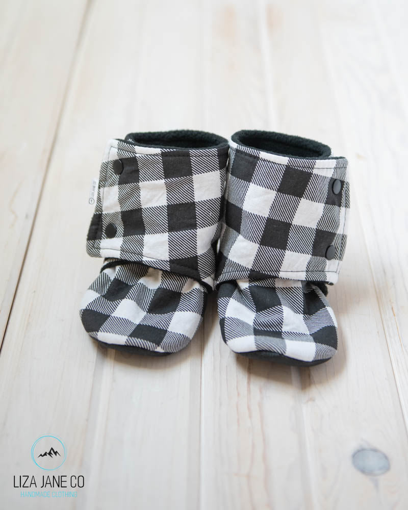 Stay-on Baby Booties |  Black & White Plaid